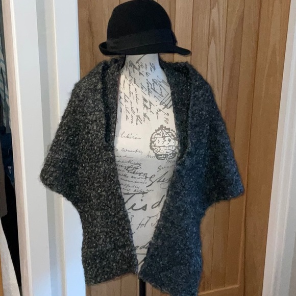 Uber Chic Vintage Wool / Lamb Cape. Heathered Grey. Fully Lined. O/S - Picture 4 of 10